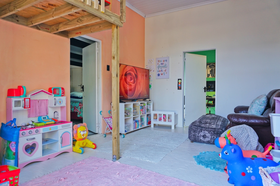 5 Bedroom Property for Sale in Sunrise On Sea Eastern Cape